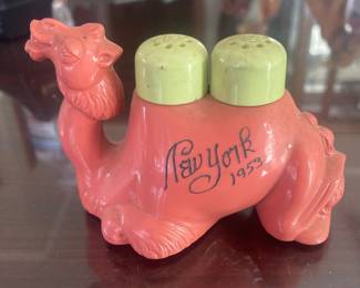 Plastic souvenir salt and pepper set from New York 1953