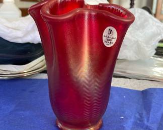 Fenton stretch vase