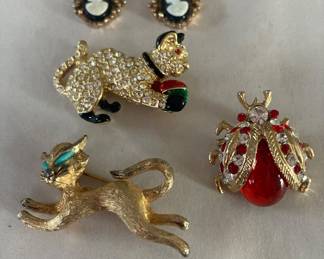 Jelly belly bee, cats, etc.