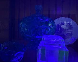 Uranium glass - Inkwell with cover, candy jar