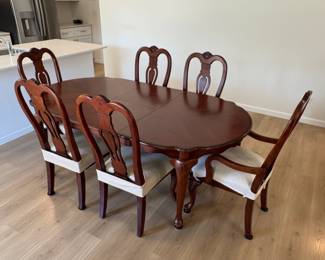 Traditional Mahogany Dining Table with Six Chairs - Queen Anne Style