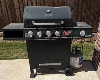 Dyna-Glo DGH474CRP 5-Burner Propane Gas Grill in Matte Black with Side Burner