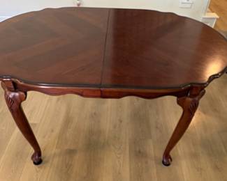 Traditional Mahogany Dining Table with Six Chairs - Queen Anne Style