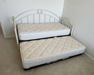 White Metal Twin Daybed with Trundle