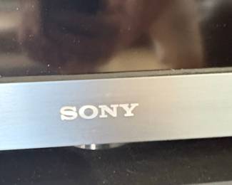 Sony BRAVIA KDL-55EX500 55-Inch Full HD 1080p LCD TV with Entertainment Center