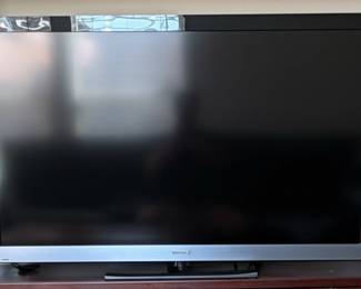 Sony BRAVIA KDL-55EX500 55-Inch Full HD 1080p LCD TV with Entertainment Center