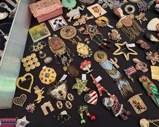 Fashion Brooches 