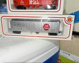 Bachmann HO Scale Swift Premium Refrigerator Car  MStL Gondola Car