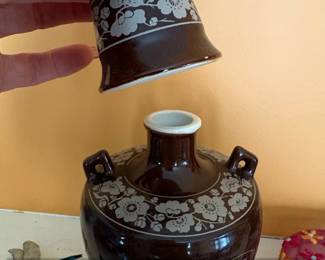 Fenjiu Laobai Year Old Baijiu Ceramic Bottle with Stopper third image