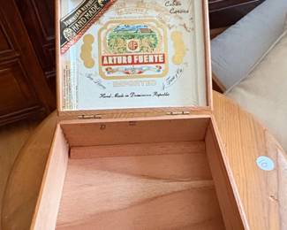 Arturo Fuente Cuban Corona Hand Made in Dominican Republic Cigar Box