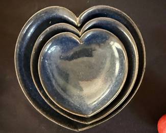 Nesting HeartShaped Ceramic Dishes Set