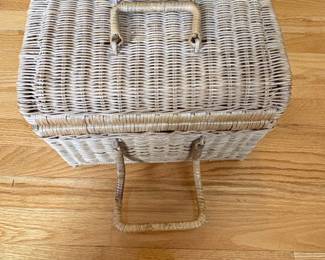Vintage Wicker Picnic Basket with Lid and Handles