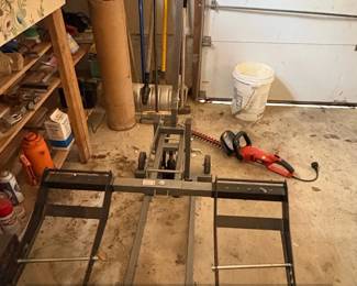 Pittsburgh lb Capacity High Lift Riding Mower or ATV Jack
