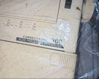 Brother Correctronic Word Processing Typewriter second image