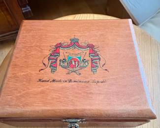Arturo Fuente Cuban Corona Hand Made in Dominican Republic Cigar Box second image