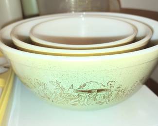 Pyrex forest Fancies Mixing Bowl Set of 3