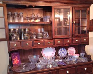 Ethan Allen China Hutch 