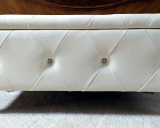 AmeriMattress Tufted Faux Leather Storage Ottoman/Trunk, Approx 18.5" x 30.5" x 18.5" 