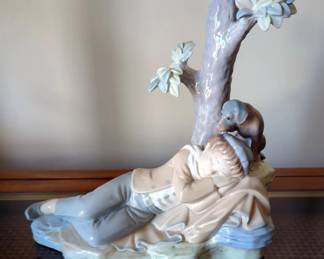 Zephir Spanish Made Porcelain Statuette, 9.5" Tall 