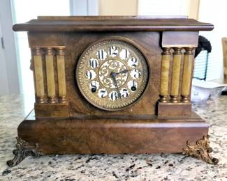 Pillar Style Mantle Clock 