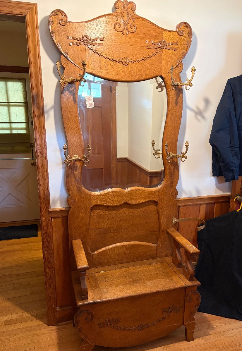 Hall tree with storage in excellent shape