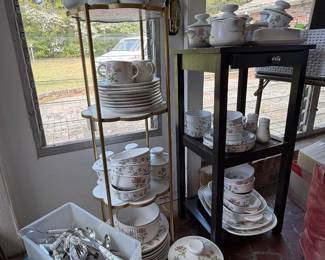 Noritake everyday china - 80 pieces