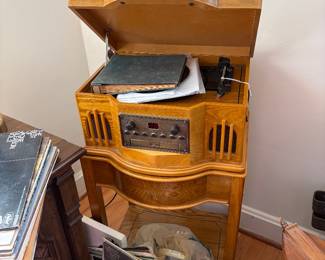 phonograph/radio