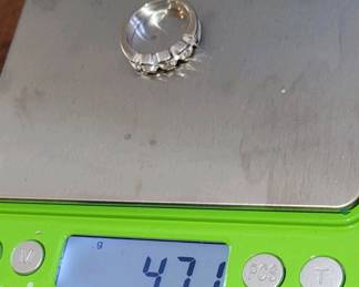 4.71 grams white gold and diamonds 