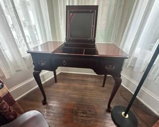 Vintage Mahogany Queen Anne Style Vanity Table with Mirror