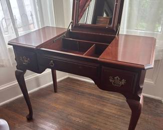 Vintage Mahogany Queen Anne Style Vanity Table with Mirror