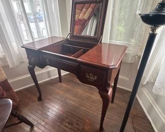 Vintage Mahogany Queen Anne Style Vanity Table with Mirror
