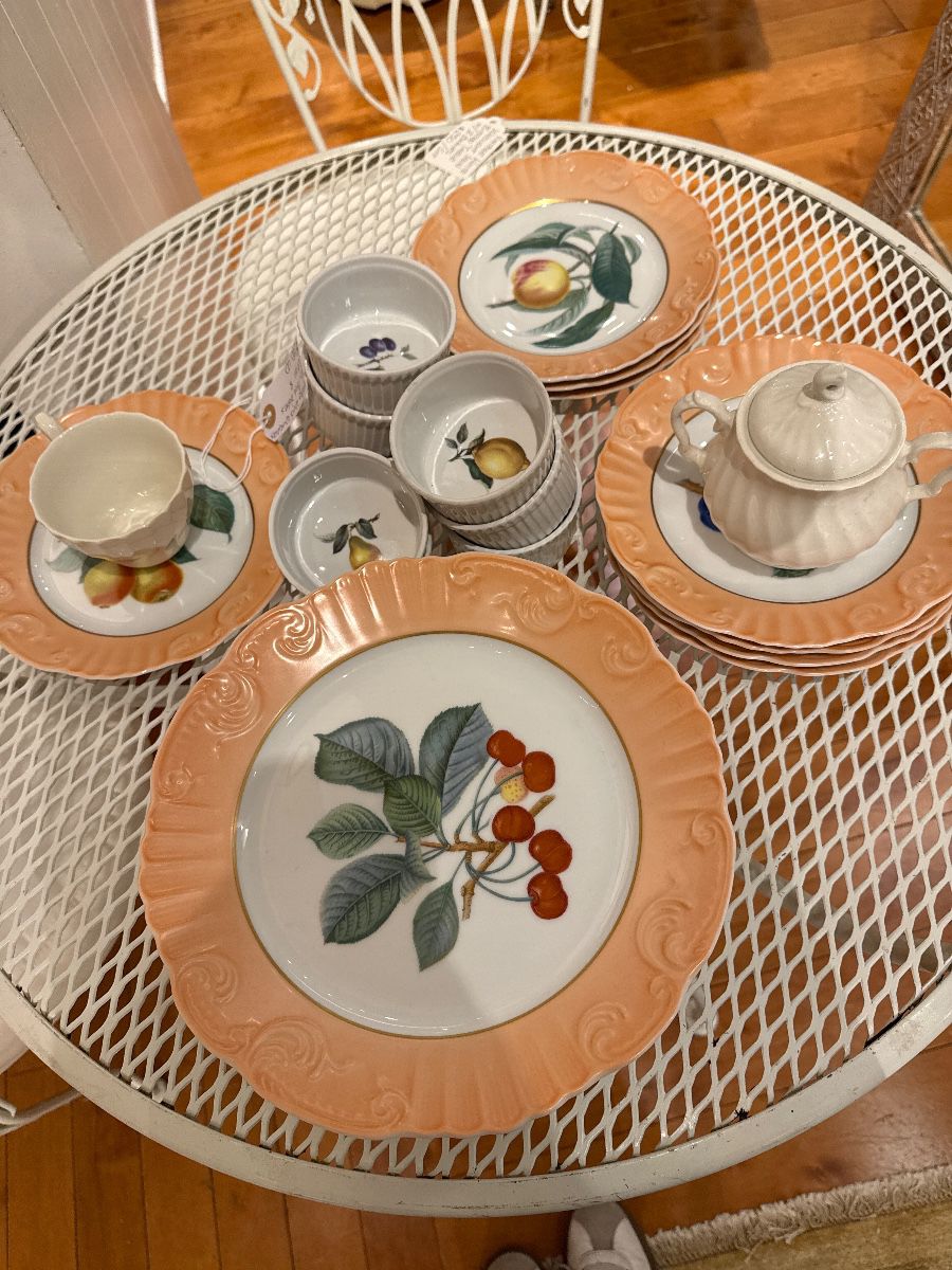 Botanical Orchard Peach-Rimmed Porcelain Dinnerware Set