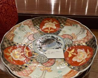 Vintage Scalloped Japanese Imari Porcelain Plates