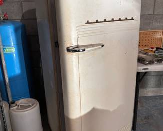 Leonard Vintage project fridge 