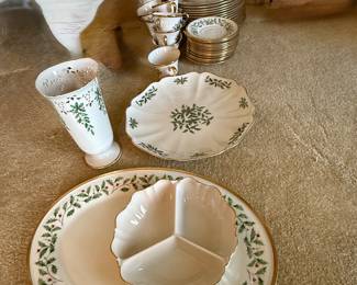 	#7	Lenox Holiday China set service for 12 with extra pieces 72 pieces	 $400.00 				