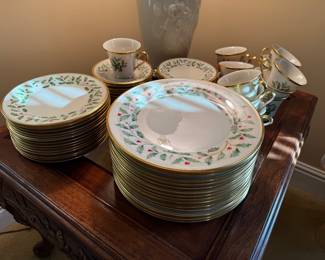 	#7	Lenox Holiday China set service for 12 with extra pieces 72 pieces	 $400.00 				