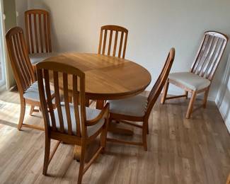 03 Solid Oak Table With Six Chairs Two Leaves