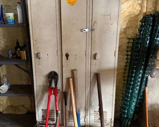 Lockers and tools 