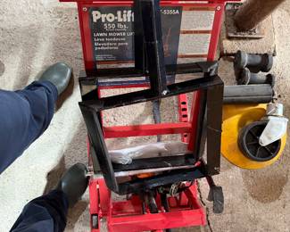 Lawn mower lift 