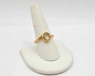 552  22kt Gold Ring with SemiPrecious Stone, 5.7g 