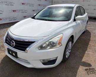 155  2015 Nissan Altima LOW MILES 