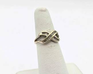 726  14kt White Gold Ring with Diamonds, 3.3g 