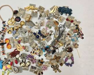 1014  Costume Jewelery 