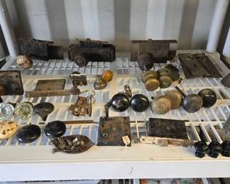 5074  Antique Doorknobs and Hardware 