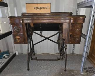 5146  Vintage Sewing Machine Table 