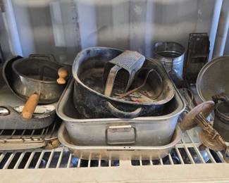 5578  Vintage Cast Iron Cookware 