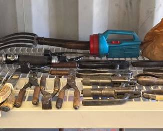 5582  Vintage Winchester Tools 