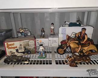 5142  Collectable Motorcycle Figurines 