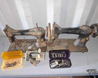 5148  Vintage Singer Sewing Machine 