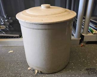 5110  5Gallon Stoneware Storage Crock with Lid 